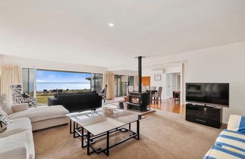 Waitahanui House | Waitahanui Lakefront Escape - Waitahanui Home