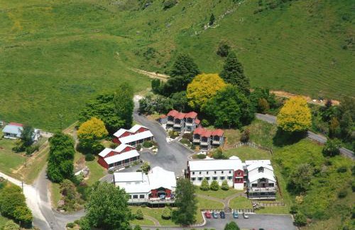 Waitomo Caves Hotel | Waitomo Village Chalets home of Kiwipaka