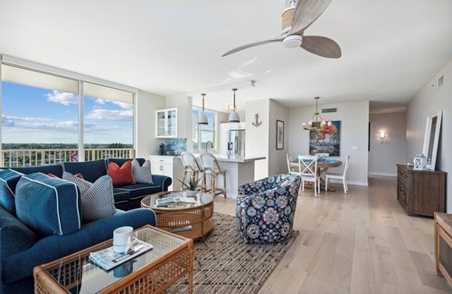 Boynton Beach Condo | Wake up to the Sunrise over the Atlantic. Gorgeous unit with central location.