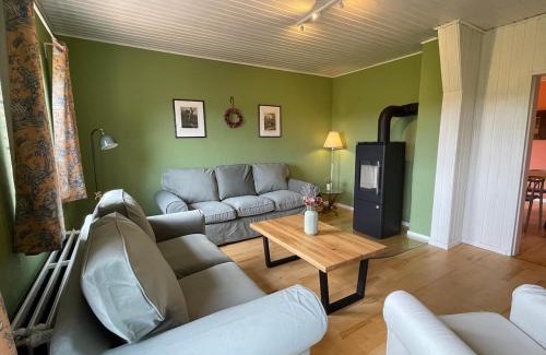 Alfen House | Waldhaus Wiesenblick mit Spielzimmer und Tischtennisraum