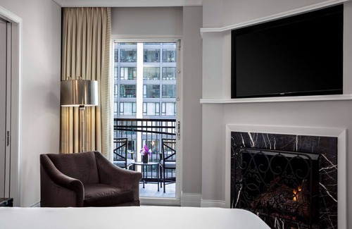 Rush and Division Hotel | Waldorf Astoria Chicago