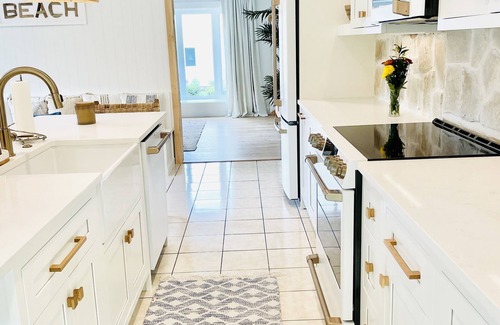 Gloucester House | WALK TO BEACH! Great Location! Booking 2026! Close to Salem! Nov Availability!