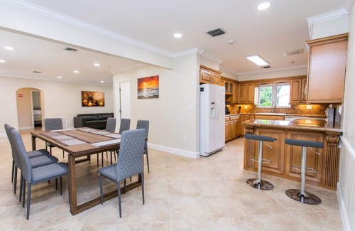 Hollywood Lakes House | Walk to Beach Luxury 5BR/3BA Villa Hollywood Lakes