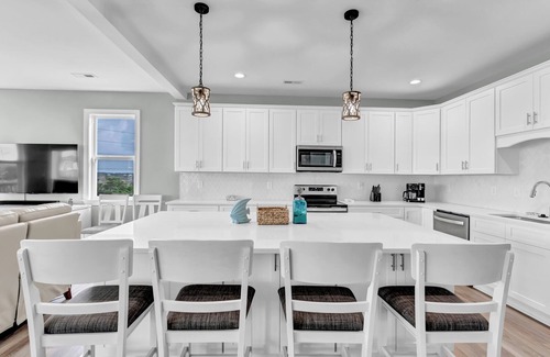 Surf City House | Walk to beach | Pool | Ocean View | Parking | Bunk Beds