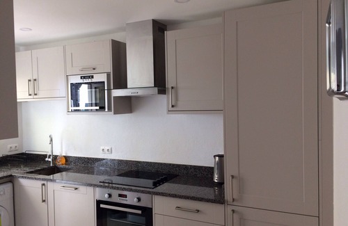 Carvoeiro Villa | Walk to beaches,pool and town. Bright, Spacious, luxury. A/C, WiFi, own garden.