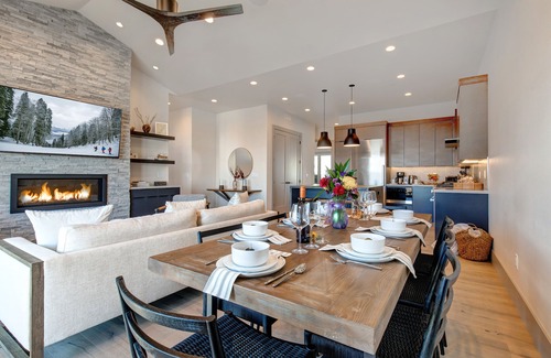 Sun Peak House | Walk to Gondola: Perfect for Adventures with Private Hot Tub, BBQ & Views!