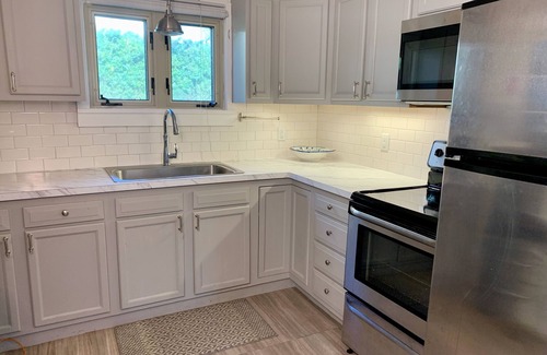 Indian Hills House | Walk to Lake! Adorable House in Fontana-on Geneva Lake. SUMMER 2026 SPECIAL! 30%