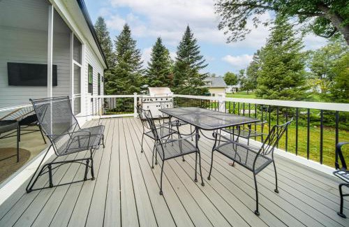 Madison-on-the-Lake House | Walk to Lake Erie Sleek Retreat with Screened Patio