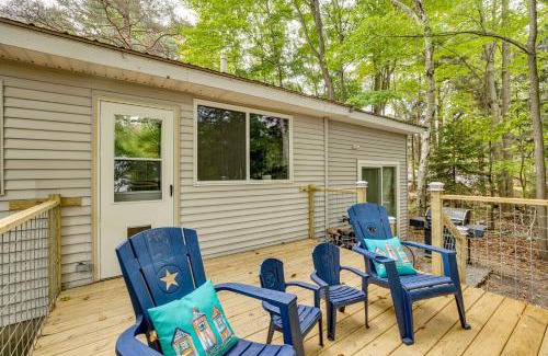 Ludington House | Walk to Lake Hamlin Cottage Near Boat Launch