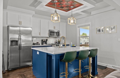 Ashwaubenon House | Walk to Lambeau! Sleeps 10!