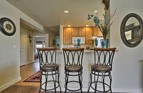 Ennis House | Walk to Main St! Ennis Townhome with Balcony