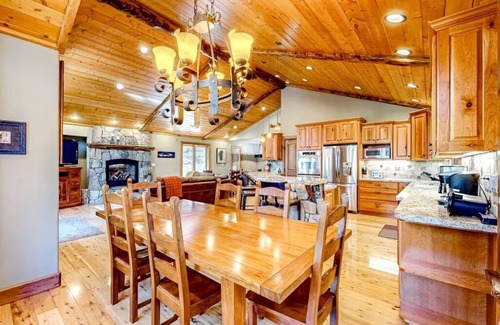Kings Beach House | Walk to Moon Dunes Beach! 10 min to Northstar, 25 min to Palisades