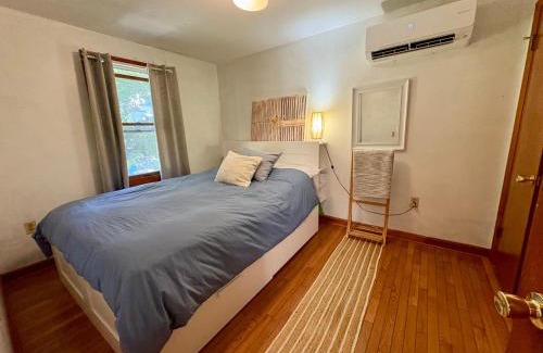 Saunderstown House | Walk to neighborhood lake