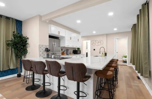 Weinland Park House | Walk to OSU: Relaxing Retreat with Hot Tub