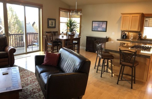 Westbrook Meadows House | Walk to river, trails, & pubs! Well-appointed home close to hiking, biking & SUP