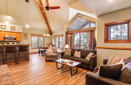 Four O'Clock Apartment | Walk to Shuttle, Lift & Main St! Breck Ski Base