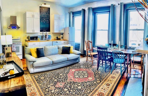 Allegheny-West House | ★WALK to STADIUM in 10 MINS | King Bed | FREE Private Park