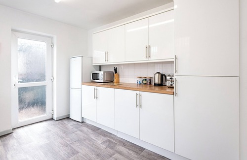 Landore House | Walk to Swansea Stadium, 3 Rooms, Smart Tv's