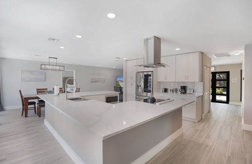 Bermuda Riviera House | Walk to the Beach! Managed by BNR Vacation Rentals