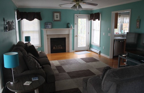 Niantic House | Walk to the beach at Black Point, Niantic, Ct.