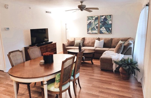 Ridge Lakes Apartment | Walk to the Beach from Cozy Central Apartment