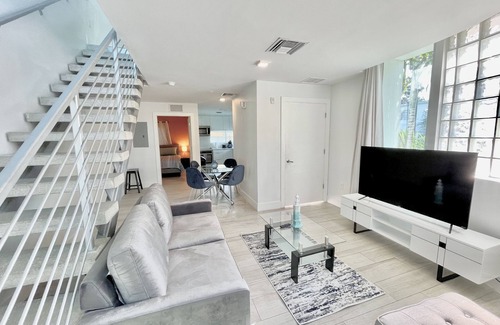 Biscayne Point House | *Walk to the Beach* Private Hot Tub* Rooftop Terrace*