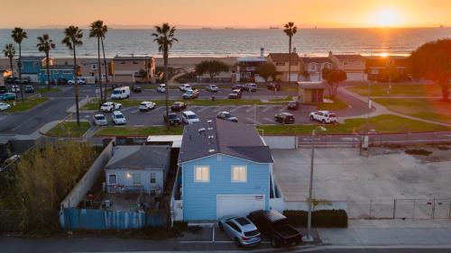 Huntington Beach House | Walk to the Sand Ocean Views Balcony Parking Sunset Surf
