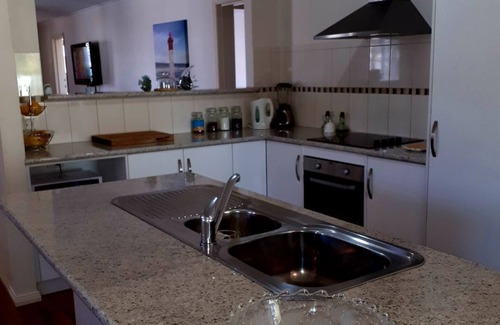 Moonta Bay House | Walk to the Stunning Simms Cove Beach – Just Minutes Away