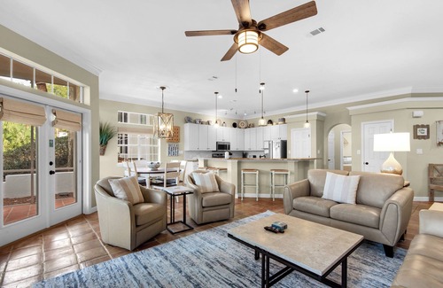 Sandestin Condo | ☀️Walk2Beach- LSV (Golf Cart)-Community Pool-3BR Hola Beaches☀️
