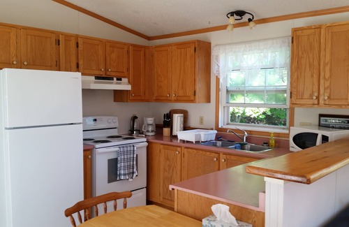 Maximeville Cottage | Walking distance to beach, licensed, very clean, safe & secluded