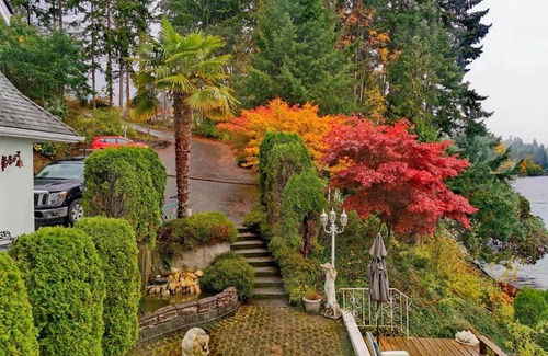 Chemainus House | Walkon Waterfront Castle Cove Inn