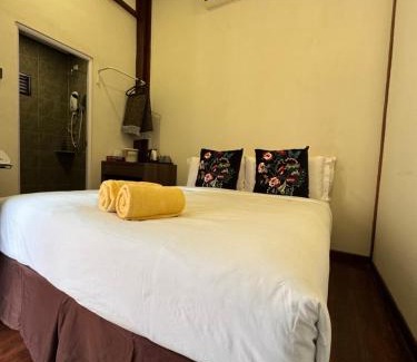 Kampung Sura Masjid Hotel | Wan's Beach RoomStay