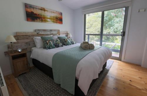 Jamieson House | Wanyiora - Lake views and family friendly