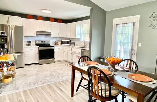 Clarksville House | Warm Family Comfort w/Home Theater