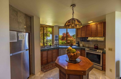 Haiku House | Waterfall House - Private House Overlooking the Ocean!