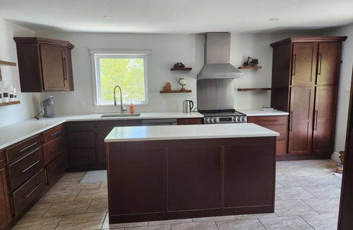 Lunenburg County House | Waterfont close to town and walking trails with country feel