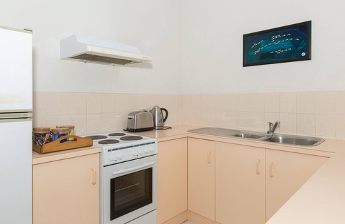 Port Lincoln Apartment | Waterfront 2 bedroom Apartment located on the town side of the Marina