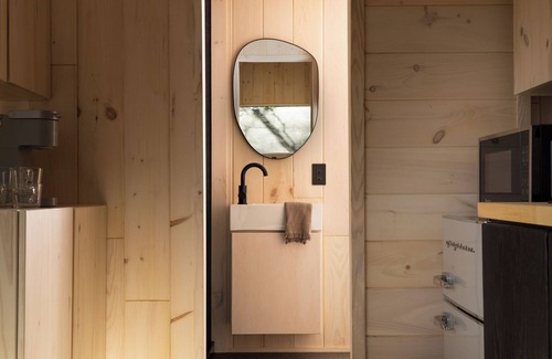 Corinth Cabin | Waterfront Acorn Cabin near Saratoga, Lake George