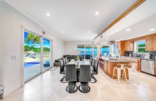 Boynton Beach House | Waterfront Antique Mansion! Heated Pool+Hot Tub!