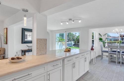 South New River Isles House | Waterfront Bungalow Heated Pool Pineapple Key