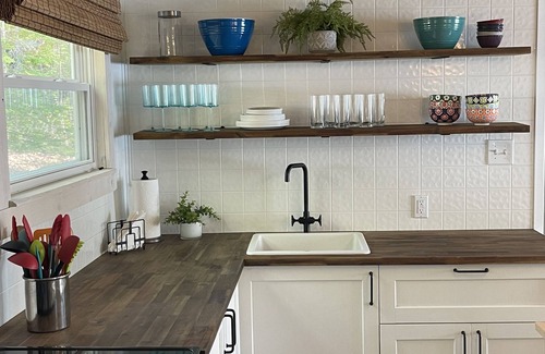 Cambridge-Narrows Cottage | Waterfront Cozy Cottage