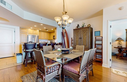 Pensacola Beach Condo | Waterfront condo with WiFi, washer/dryer, pools, fitness room, & beach access