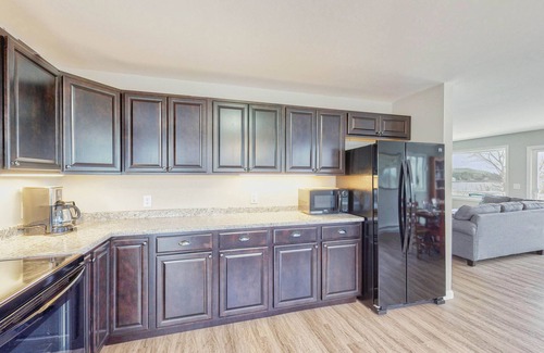 Manset House | Waterfront cottage with large deck- amazing harbor views w/studio add on option