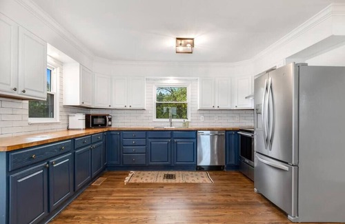 Royal Oak House | Waterfront Cottage Retreat on 18 Acre Farm, Pool