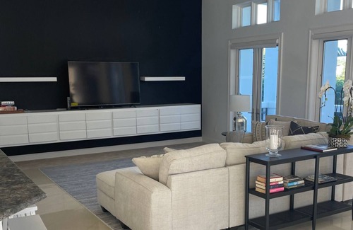 The Bluffs House | Waterfront Estate Home
