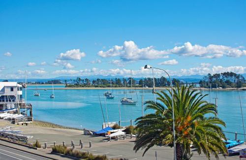 Stepneyville Apartment | Waterfront Escape