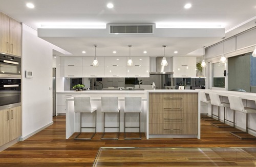 Patterson Lakes House | Waterfront Gem 4 Storey Luxury Waterfront Living 5 BR 3.5 BTH SLEEPS 10