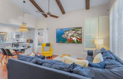 Wind Drift House | Waterfront getaway in Arizonann