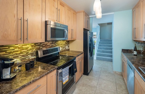 Portlock House | Waterfront Home near Beach. Peaceful Community w/Swimming Pool and Boat Dock