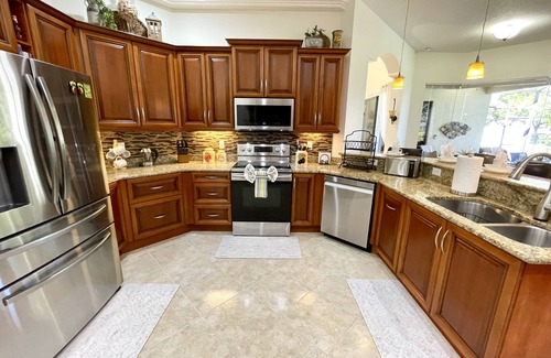 Broadmoor House | * Waterfront home to relax, reconnect, and create unforgettable memories together! *